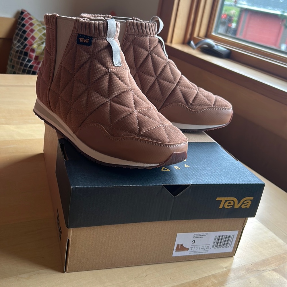 Teva Brown ReEmber Mid Slip On Boots - size 9